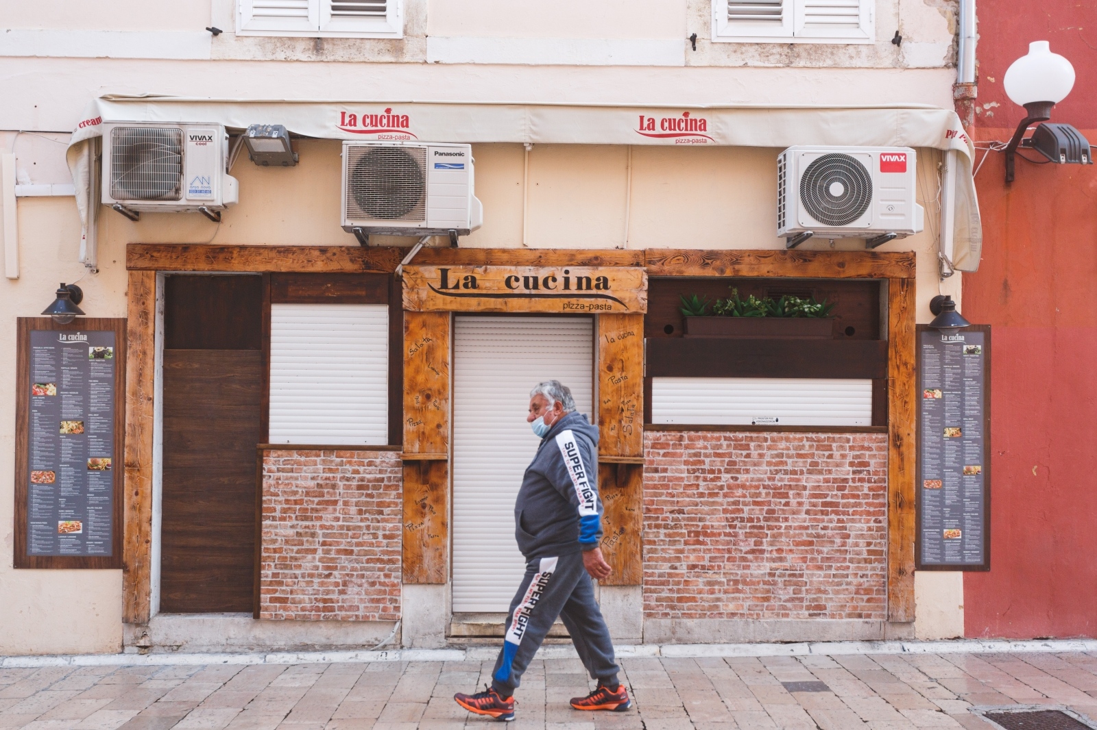 Zatvorene butige i poluprazan zadarski Poluotok Zatvorene butige i poluprazan zadarski Poluotok