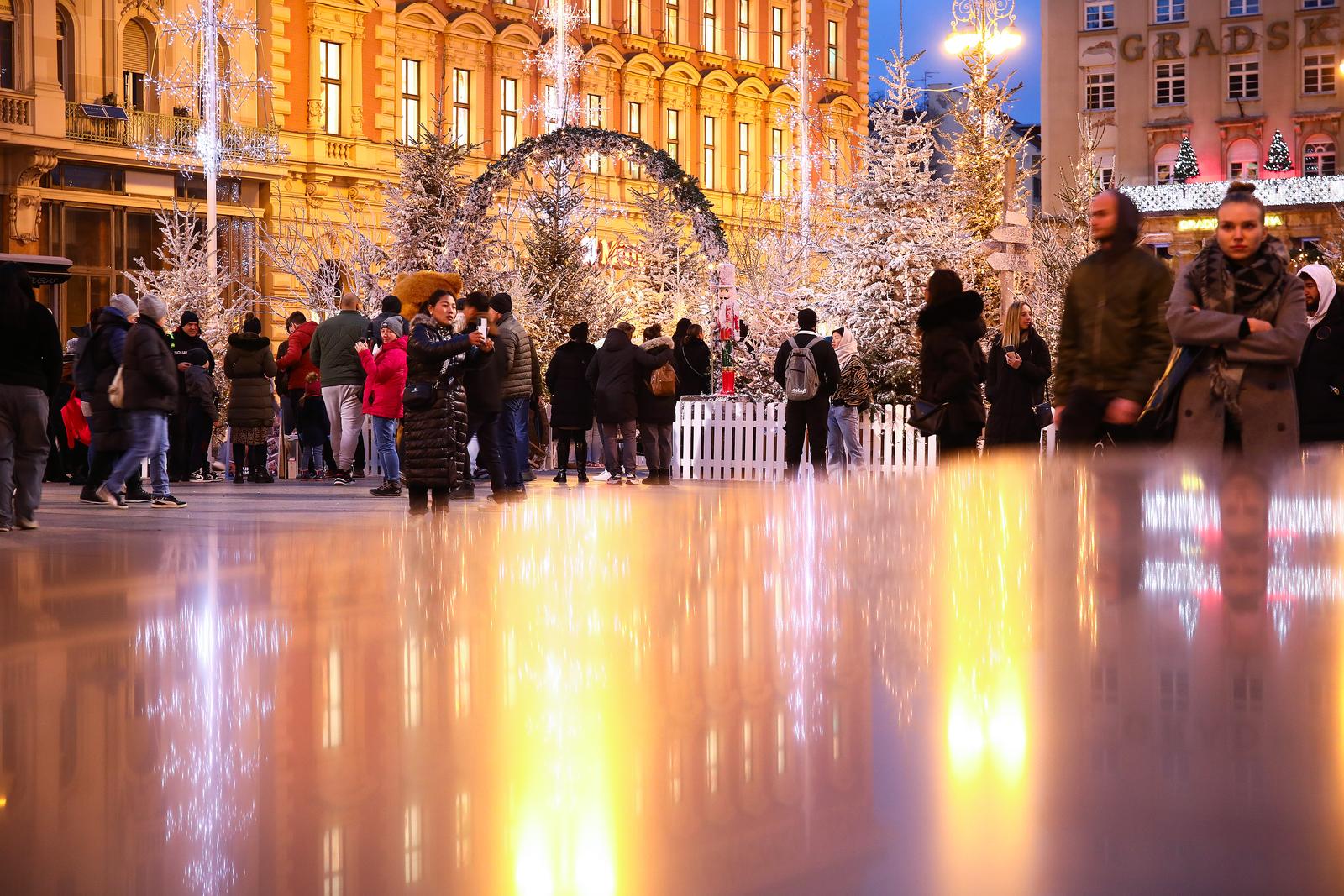 Zagrebački Advent na Trgu bana Jelačića
