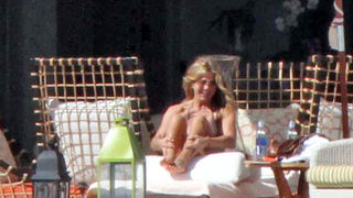 Jennifer Aniston u seksi badiću proslavila 41. rođendan (Jutarnji.hr)