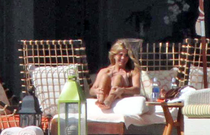 Jennifer Aniston u seksi badiću proslavila 41. rođendan (Jutarnji.hr)