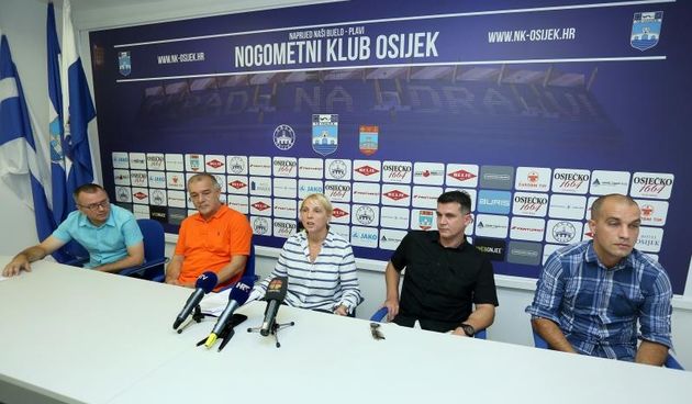01.09.2015., Stadion Gradski vrt – Uprava NK Osijeka predstavila novog trenera Zorana Zekica, bivseg igraca bijelo-plavih i brojnih hrvatskih i inozemnih klubova. Photo: Davor Kibel/Glas Slavonije/PIXSELL