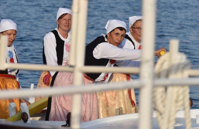 Krapanj: Održana tradicionalna ženska regata gajeta na vesla. Photo: Hrvoje Jelavić/PIXSELL Krapanj: Održana tradicionalna ženska regata gajeta na vesla. Photo: Hrvoje Jelavić/PIXSELL
