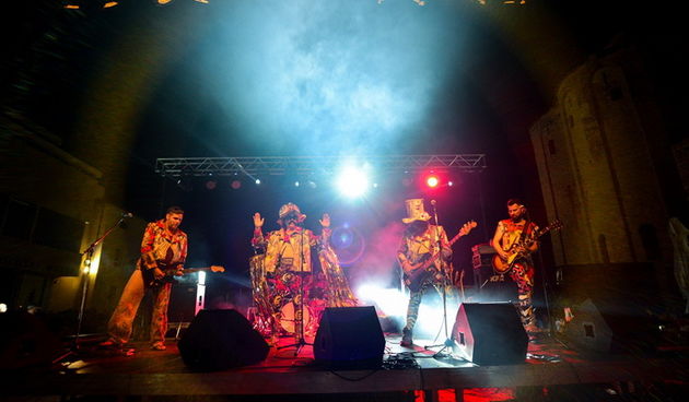 U povodu 4. rođendana Boutique hostela Forum, “najpristojniji mogući” riječki Let 3 održao je fenomenalan koncert na antičkom Forumu