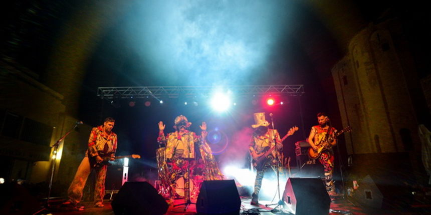 U povodu 4. rođendana Boutique hostela Forum, “najpristojniji mogući” riječki Let 3 održao je fenomenalan koncert na antičkom Forumu U povodu 4. rođendana Boutique hostela Forum, “najpristojniji mogući” riječki Let 3 održao je fenomenalan koncert na antičkom Forumu