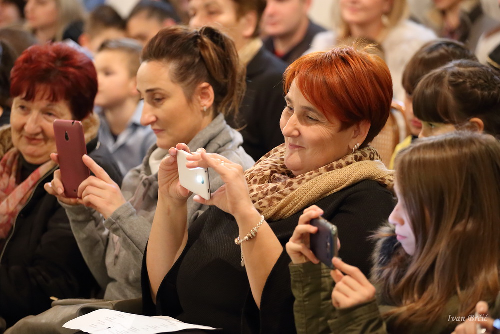 Božićni koncert male škole glazbe “Arete” Božićni koncert male škole glazbe “Arete”
