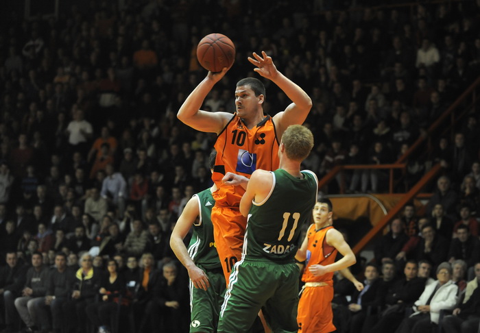 Sibenik ,170213.
Dvorana Baldekin 
Derbi utakmica izmedju GKK Sibenik i Sonik Puntamika Zadar za prvaka A2 Hrvatske kosarkaske lige Jug.
Foto: Niksa Stipanicev / CROPIX