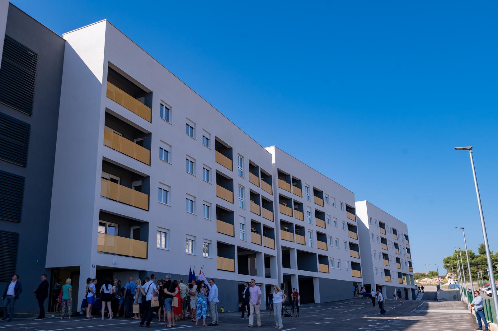 Premijer Plenković sudjelovao na svečanosti primopredaje ključeva POS-ovih stanova Premijer Plenković sudjelovao na svečanosti primopredaje ključeva POS-ovih stanova