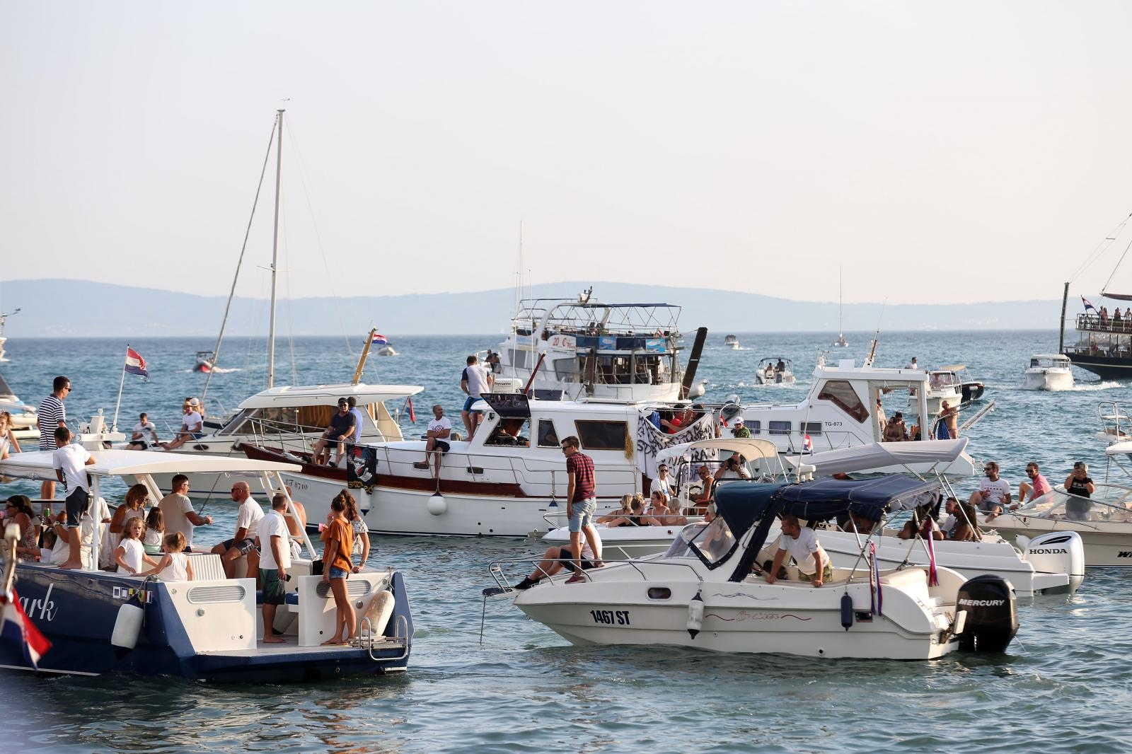 Split dostojanstveno na posljednju plovidbu ispratio legendu Olivera Dragojevića