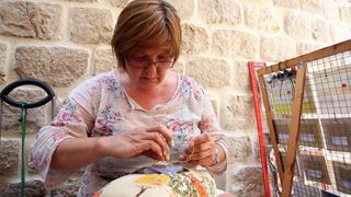 Paške čipkarice na djelu u izradi paške čipke, Foto: Luka Stanzl/PIXSELL