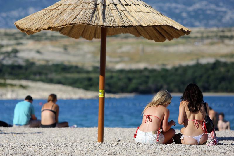 Otok Pag – Hideout festival privukao je mnogobrojnu publiku na popularnu plazu Zrce gdje se na after beach partiju u klubu Papaya plesalo cijelo poslijepodne. Photo: Filip Brala/PIXSELL
