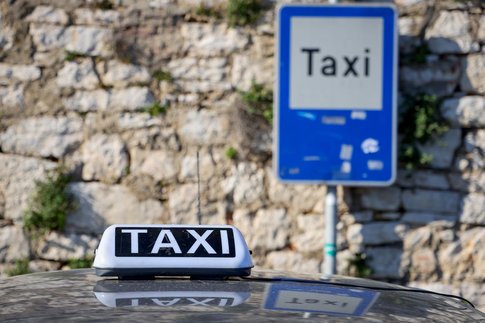 Taksisti prosvjeduju u Zadru