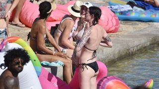 Lipe divojke dobro se zabavljaju na Love International festivalu