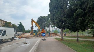 Raskrižje ulica dr. Franje Tuđmana i Josipa bana Jelačića Raskrižje ulica dr. Franje Tuđmana i Josipa bana Jelačića