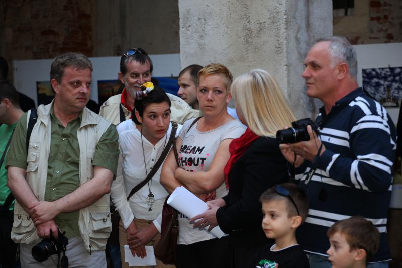 Humanitarna izlozba za pomoc tesko bolesnoj mladoj zadranki Ani Pavic i njenoj kceri Aurori. Zadarski fotografi amateri i profesionalci njih 37 odazvali su se ovoj akciji doniravsi fotografije, Foto: Željko Mršić/PIXSELL