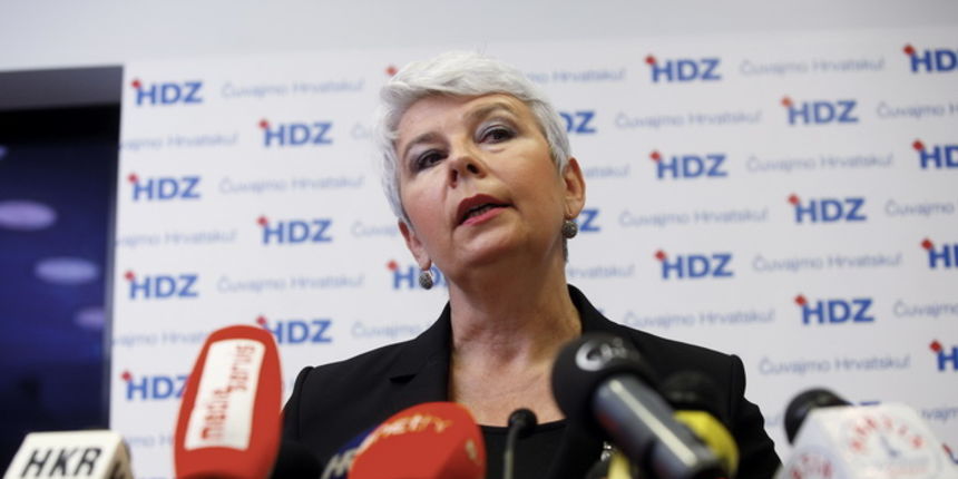 Zagreb, 271011.
Trg Hrvatskih Velikana, sjediste HDZ-a.
Press konferencija HDZ-a u vezi Uskokove prijave.
Na slici: premijerka Jadranka Kosor.
Foto: Goran Mehkek / CROPIX Zagreb, 271011.
Trg Hrvatskih Velikana, sjediste HDZ-a.
Press konferencija HDZ-a u vezi Uskokove prijave.
Na slici: premijerka Jadranka Kosor.
Foto: Goran Mehkek / CROPIX