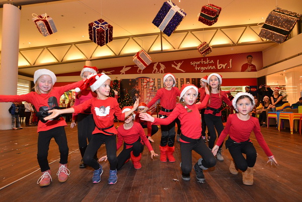 Sveti Nikola u Supernova centru 6. prosinca 2016.  Foto: Iva Perinčić