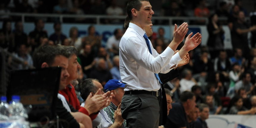 Zadar, 260413.Dvorana Kresimira Cosica. Utakmica 9. kola A1 lige za prvaka izmedju KK Zadar i KK Cibona.Na fotografiji: direktor KK Zadar Marino Cacic bodri svoju ekipu.Foto: Luka Gerlanc / CROPIX Zadar, 260413.Dvorana Kresimira Cosica. Utakmica 9. kola A1 lige za prvaka izmedju KK Zadar i KK Cibona.Na fotografiji: direktor KK Zadar Marino Cacic bodri svoju ekipu.Foto: Luka Gerlanc / CROPIX