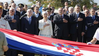 Knin, 050810.
Proslava Dana pobjede i 15. godisnjice akcije Oluja u Kninu. Podizanje zastave.
Na fotografiji: Luka Bebic, Ivo Josipovic, Jadranka Kosor
Foto: Jakov Prkic / Cropix Knin, 050810.
Proslava Dana pobjede i 15. godisnjice akcije Oluja u Kninu. Podizanje zastave.
Na fotografiji: Luka Bebic, Ivo Josipovic, Jadranka Kosor
Foto: Jakov Prkic / Cropix