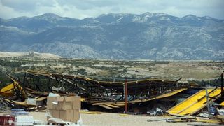 Olujna bura poharala plažu Zrće. Photo: Dalibor Urukalović/PIXSELL