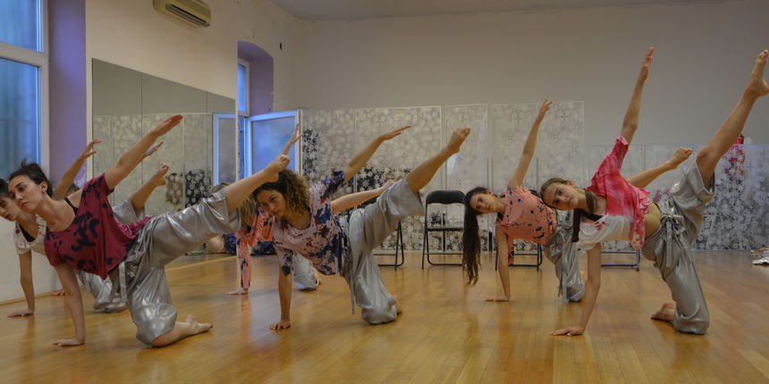 Noći…koreofrenija, zadarski plesni ansambl Noći…koreofrenija, zadarski plesni ansambl