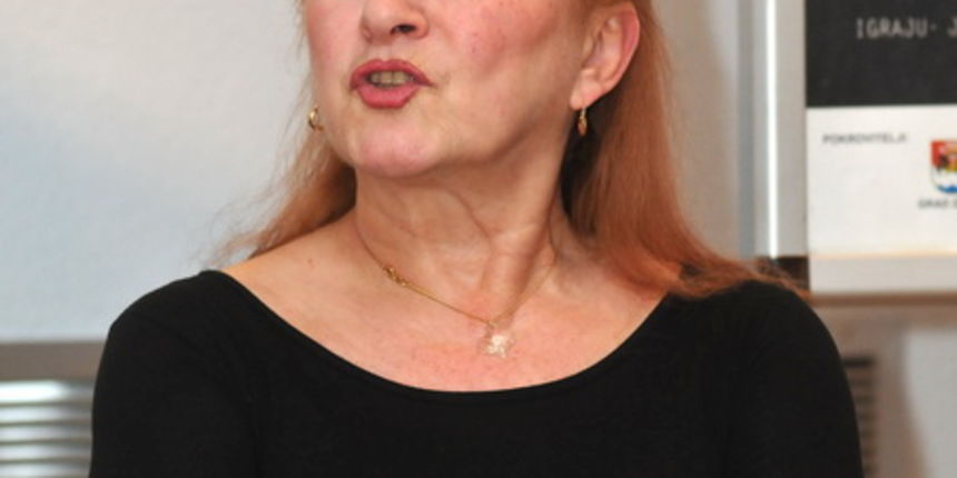 Zadar, 120213.
Na konferenciji za medije na kojoj se najavila predstava “Kokos”, ravnatelj HNK Zadar Renato Svorinic iznio je problem smanjenja proracuna zadarskom kazalistu od strane ministarstva kulture. Naime, Svorinic je prosli tjedan pisao ministrici Zadar, 120213.
Na konferenciji za medije na kojoj se najavila predstava “Kokos”, ravnatelj HNK Zadar Renato Svorinic iznio je problem smanjenja proracuna zadarskom kazalistu od strane ministarstva kulture. Naime, Svorinic je prosli tjedan pisao ministrici