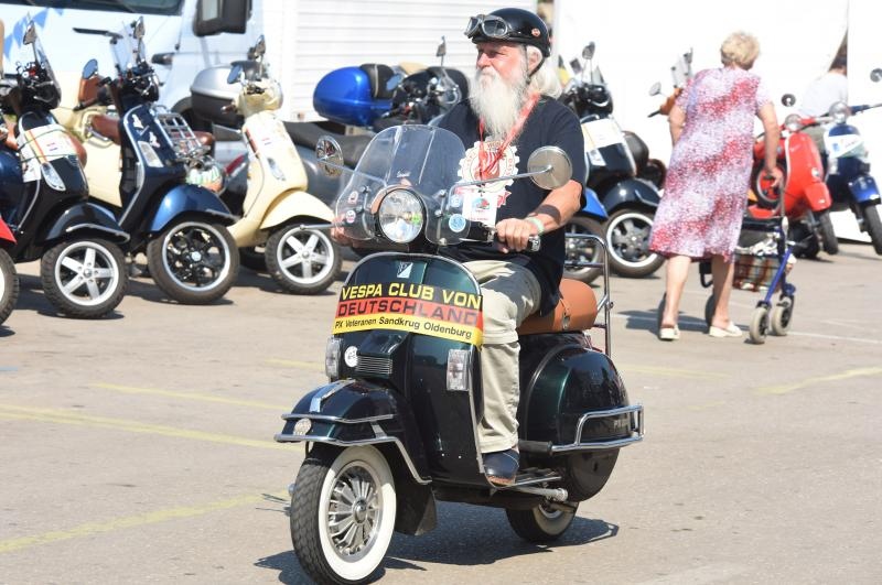 U Biogradu na moru zapoceo je Vespa World Days 2015 koji traje od 11-14. lipnja. Ocekuje se dolazak 5000 vozaca iz 32 zemlje. Photo: Hrvoje Jelavic/PIXSELL U Biogradu na moru zapoceo je Vespa World Days 2015 koji traje od 11-14. lipnja. Ocekuje se dolazak 5000 vozaca iz 32 zemlje. Photo: Hrvoje Jelavic/PIXSELL