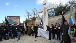 Maslenica: Otkrivanje spomen obilježja križa za poginule hrvatske branitelje u VRO Maslenica ´93, Foto: Filip Brala/PIXSELL