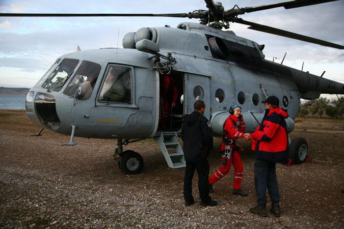 Procelnik HGSS Vinko Prizmic docekuje spasavatelje HGSSa | Autor: Zoran Erceg