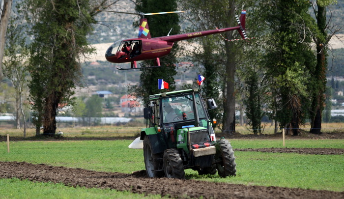 Jankolovica, Biograd, 150912. 
U Jankolovici kraj Biograda odrzan je drugi dan 59. Svjetskog prvenstva u oranju. Ovo natjecanje u oranju odrzava se od 1953. godine, a Hrvatska se ukljucila 2005. godine.
Na fotografiji: detalj s manifestacije. 
Foto: Jure