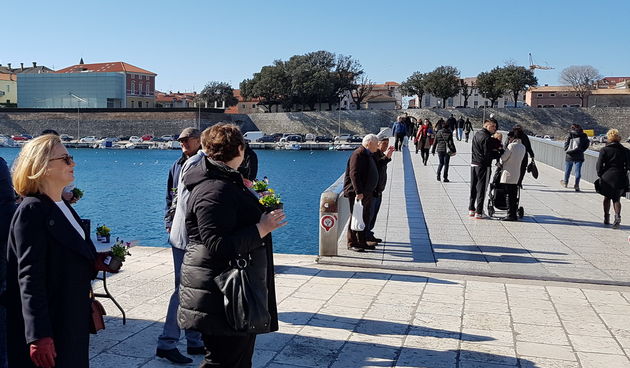 SDP Zadarske županije: Renata Sabljar Dračevac dijelila cvijeće