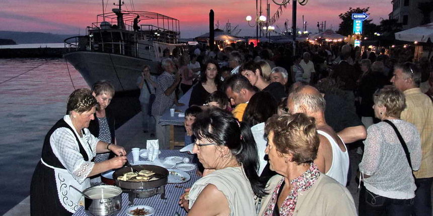7. Festival izvorne hrane, pića, gastronomskih delicija, izvornog suvenira i folklora “Biogradski stol”, Foto: Leonard Kvarantan