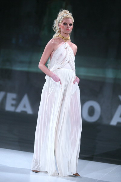 U trgovackom centru West gate sinoc zapoceo modni dogadjaj Nivea Cro A Porter. U trgovackom centru West gate sinoc zapoceo modni dogadjaj Nivea Cro A Porter.