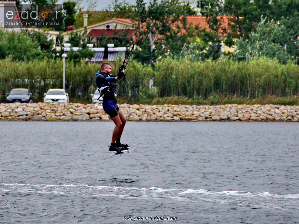 Kiteri guštali u refulima ninske bure Kiteri guštali u refulima ninske bure