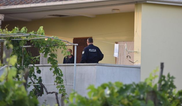 Policijski očevid u obiteljskoj kući u Vrsima, gdje se dogodilo ubojstvo i samoubojstvo