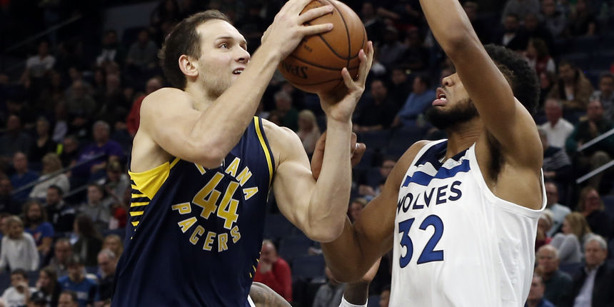 Bojan Bogdanović – Hrvatski košarkaš Bojan Bogdanović član je Indiana Pacersa. Godišnje zaradi 9 milijuna dolara. Bojan Bogdanović – Hrvatski košarkaš Bojan Bogdanović član je Indiana Pacersa. Godišnje zaradi 9 milijuna dolara.