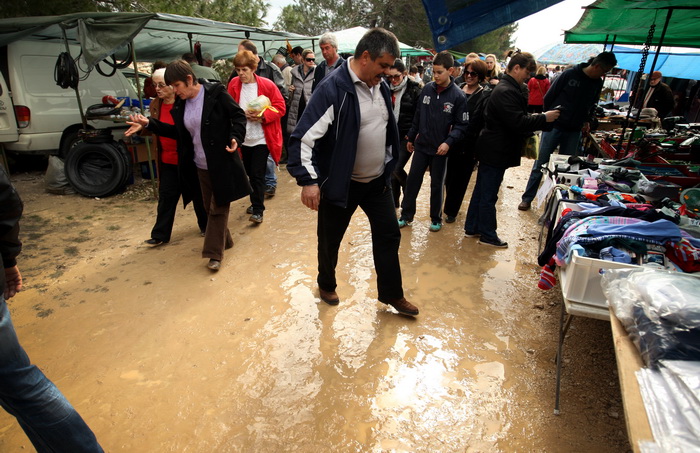 Benkovac, 100313.
Sajam u Benkovcu odrzava se svakog 10. dana u mjesecu. Stoljetna tradicija ucinila je od Benkovackog sajma neizostavni gospodarski i turisticki sadrzaj grada koji svaki put iznova iznenadjuje brojem posjetitelja koji preraste brojku od 1 Benkovac, 100313.
Sajam u Benkovcu odrzava se svakog 10. dana u mjesecu. Stoljetna tradicija ucinila je od Benkovackog sajma neizostavni gospodarski i turisticki sadrzaj grada koji svaki put iznova iznenadjuje brojem posjetitelja koji preraste brojku od 1