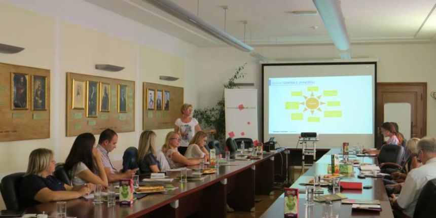 U Varaždinu je u petak, 21. kolovoza, održana radionica o ulozi odnosa s javnošću u postizanju ciljeva odvojenog sakupljanja otpada i tema vezanih uz održivi razvoj U Varaždinu je u petak, 21. kolovoza, održana radionica o ulozi odnosa s javnošću u postizanju ciljeva odvojenog sakupljanja otpada i tema vezanih uz održivi razvoj