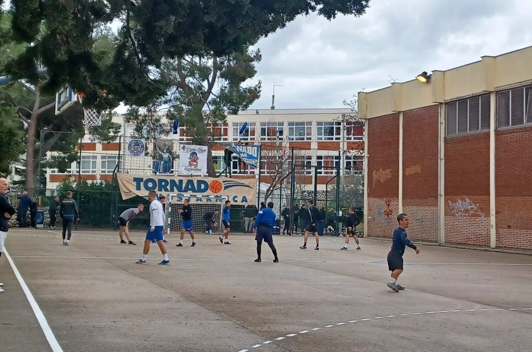 Na Vošti započeo turnir "Kutija rizli" u jubilarnom izdanju, večeras Kuzma i Shaka zulu