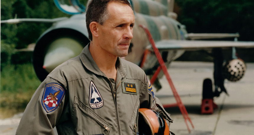 Aeroklub Zadar poziva na promociju knjige Danijela i Snježane Borović o herojskom preletu i počecima hrvatskog ratnog zrakoplovstva Aeroklub Zadar poziva na promociju knjige Danijela i Snježane Borović o herojskom preletu i počecima hrvatskog ratnog zrakoplovstva