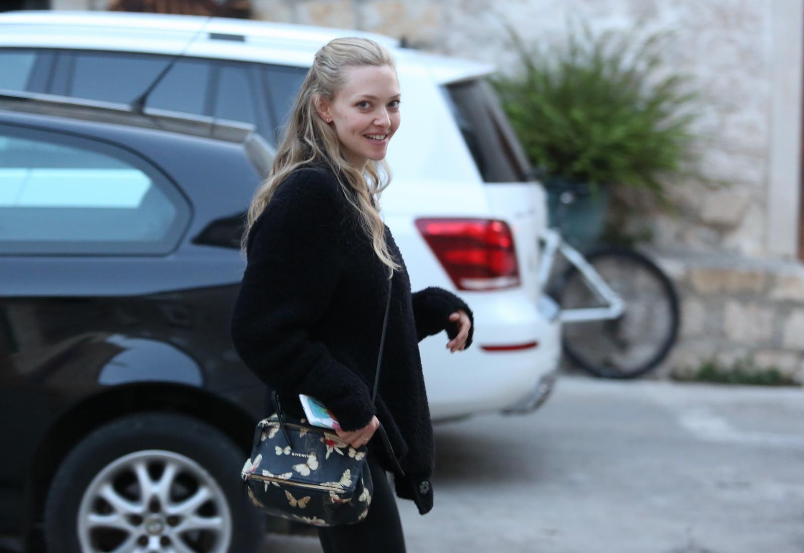 Amanda Seyfried u šetnji Visom tijekom stanke snimanja Mamma Mia 2