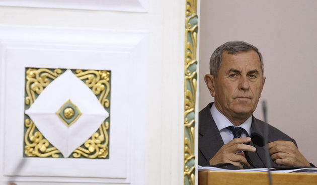 Zagreb, 171012.
Markov trg.
Nastavak redovite sjednice Sabora.
Na slici: Don Ivan Grubisic.
Foto: Goran Mehkek / CROPIX