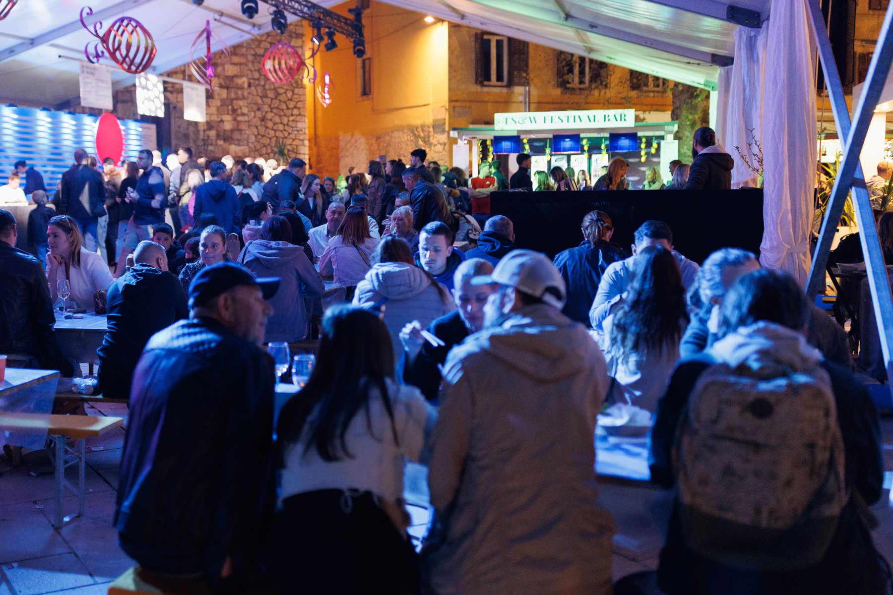 Tuna, Sushi & Wine festival Zadar: Koncert Lucije Marcelić & Pink Noise Tuna, Sushi & Wine festival Zadar: Koncert Lucije Marcelić & Pink Noise