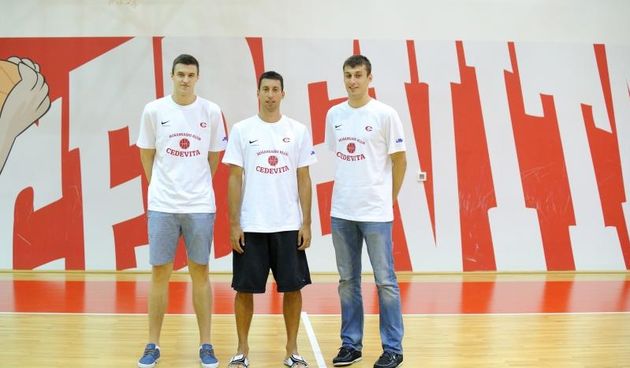 Predstavljanje novih igraca KK Cedevite, Karla Zganeca, kapetana seniorske reprezentacije Hrvatske Roka Leni Ukica i kapetana juniorske reprezentacije Hrvatske Marka Arapovica. Photo: Daniel Kasap/PIXSELL