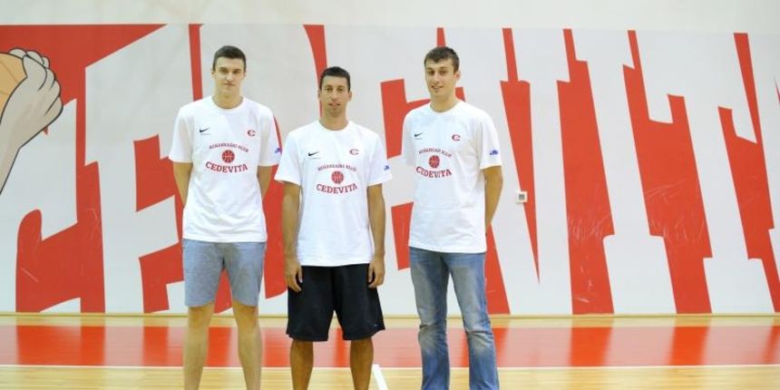 Predstavljanje novih igraca KK Cedevite, Karla Zganeca, kapetana seniorske reprezentacije Hrvatske Roka Leni Ukica i kapetana juniorske reprezentacije Hrvatske Marka Arapovica. Photo: Daniel Kasap/PIXSELL Predstavljanje novih igraca KK Cedevite, Karla Zganeca, kapetana seniorske reprezentacije Hrvatske Roka Leni Ukica i kapetana juniorske reprezentacije Hrvatske Marka Arapovica. Photo: Daniel Kasap/PIXSELL