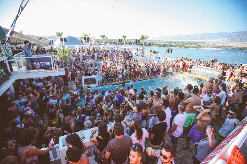 After beach ludilo vlada Papayom foto: Goran Perešin After beach ludilo vlada Papayom foto: Goran Perešin