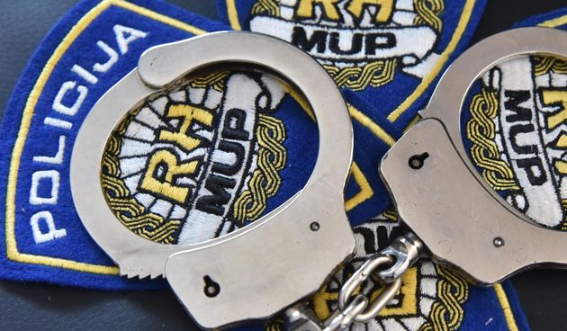 Policija, Lisice, Uhićenje