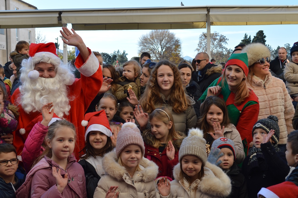 Djed Božićnjak iz Laponije stigao na Forum- poštom!