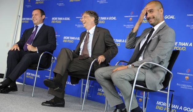 Microsoft Chairman Bill Gates (C) laughs with FC Barcelona President Sandro Rosell (L) and manager Josep Guardiola // Reuters