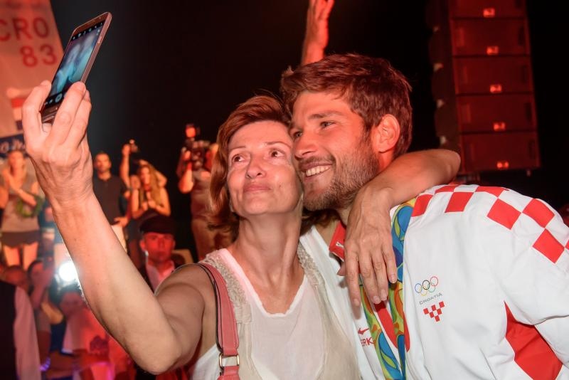 Veličanstveni doček zadarskih zlatnih olimpijaca Šime Fantele i Igora Marenića na zadarskoj rivi uz Morske orgulje i Pozdrav suncu. Photo: Dino Stanin/PIXSELL Veličanstveni doček zadarskih zlatnih olimpijaca Šime Fantele i Igora Marenića na zadarskoj rivi uz Morske orgulje i Pozdrav suncu. Photo: Dino Stanin/PIXSELL