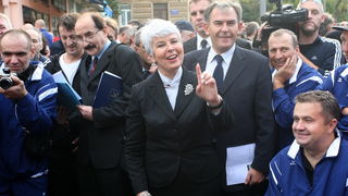 Zadar, 081111.
Premijerka Jadranka Kosor sa ministrima posjetila je Zadar povodom sportskih igara za invalide domovinskog rata, posjetila je i Luku Gazenicu koja je u izgradnji.
Foto : Andrija Lucic / cropix Zadar, 081111.
Premijerka Jadranka Kosor sa ministrima posjetila je Zadar povodom sportskih igara za invalide domovinskog rata, posjetila je i Luku Gazenicu koja je u izgradnji.
Foto : Andrija Lucic / cropix